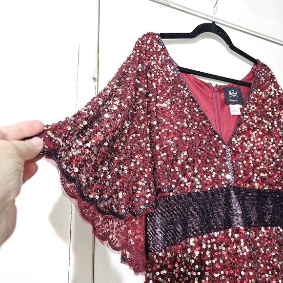 MAC DUGGAL SEQUINED V-NECK CAPE SLEEVE BEADED WAIST GOWN Womens Size 16 - Picture 8 of 9